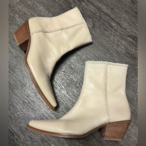 NWOT gorgeous leather booties